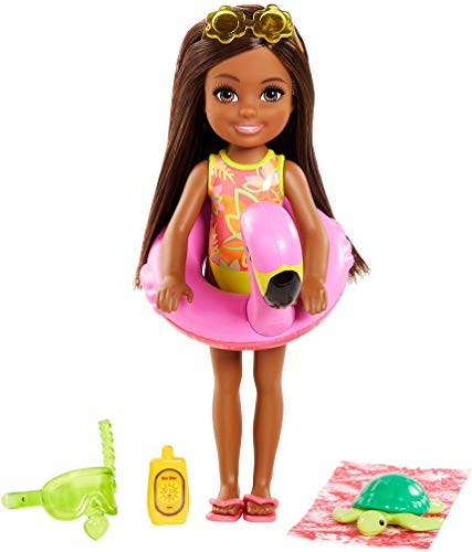 Barbie Chelsea Muñeca afroamericana con tortuga mascota y accesorios de playa de juguete, para niñas y niños +3 años (Mattel GRT82)