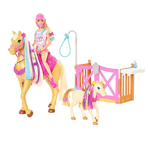 Barbie con Caballo y Poni Muñeca rubia con caballo y poni de juguete, accesorios de establo y para peinar, regalo para niñas y niños +3 años (Mattel HGB58)