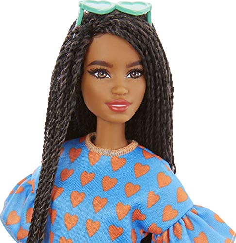 Barbie Fashionista Muñeca afroamericana con trenzas, conjunto de corazones y accesorios de moda de juguete (Mattel GRB63)