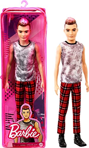 Barbie Ken Fashionista Muñeco rockero con camiseta sin mangas, pantalón de cuadros y accesorios de moda de juguete (Mattel GVY29)