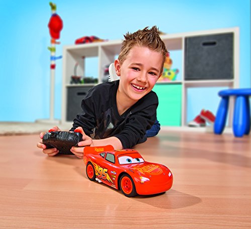 Cars Rayo Mcqueen Voiture RC MC Queen Echelle 1/24 (Simba 3084003)