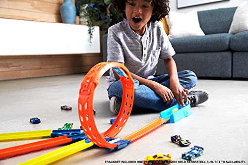 Hot Wheels Hélice ajustable, set de construcción de pista de coches de juguete, modelo surtido (Mattel GVG07)