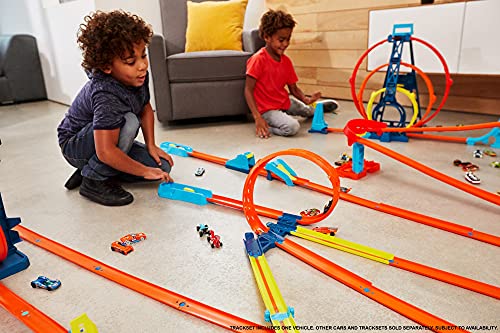 Hot Wheels Hélice ajustable, set de construcción de pista de coches de juguete, modelo surtido (Mattel GVG07)