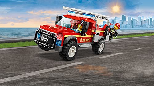 LEGO City Town - Camión de Intervención de la Jefa de Bomberos Vehículo de Juguete de construcción para Recrear Aventuras, incluye Minifiguras de los Bomberos, Novedad 2019 (60231)