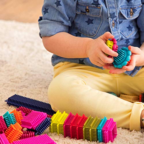 B Toys - Bloques de cerdas Stackadoos - 68 bloques de juguetes en una bolsa de almacenamiento - Sin BPA STEM juguetes bloques de construcción para niños 2 años + , color/modelo surtido