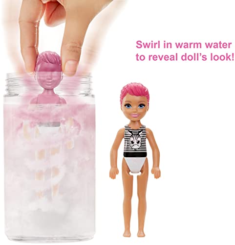 Barbie Chelsea Color Reveal, muñeca sorpresa color monocromático con accesorios de moda sorpresa (Mattel GTT24)