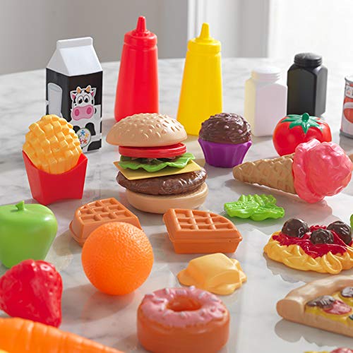 KidKraft 63510 Surtido de comida de juguete con 65 piezas de alimentos, juego de imitación para niños con accesorios incluidos