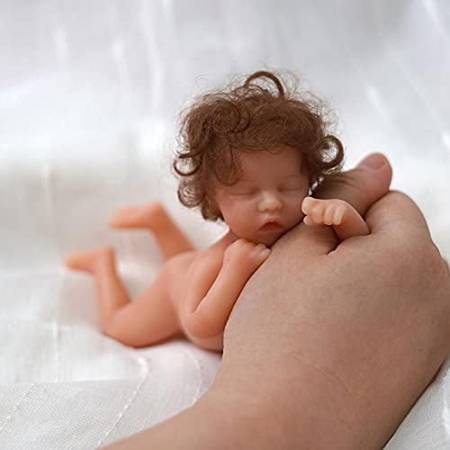 Kaikso-In Mini muñecas de bebé, 6 pulgadas de vinilo suave de silicona realista rizado enraizado, ropa de bebé recién nacida muñeca regalo para niños adultos