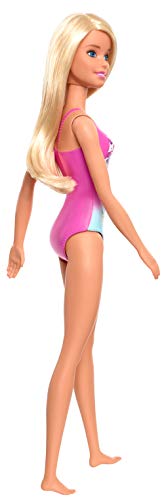 Barbie muñeca con bañador floral, juguete para niñas y niños + 3 años (Mattel GHW37)