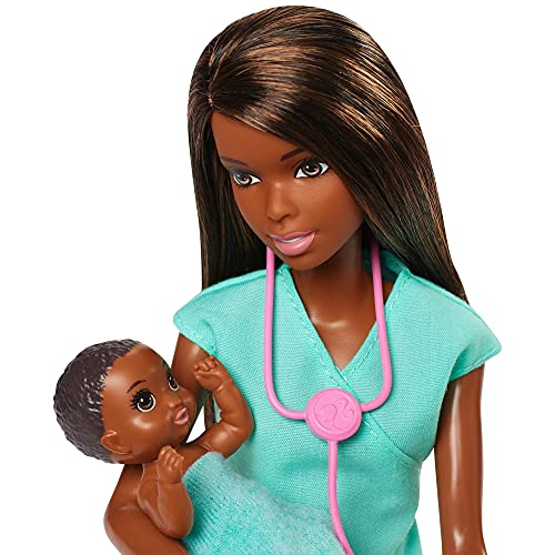 Barbie Quiero Ser pediatra, muñeca morena con bebés y accesorios (Mattel GKH24)