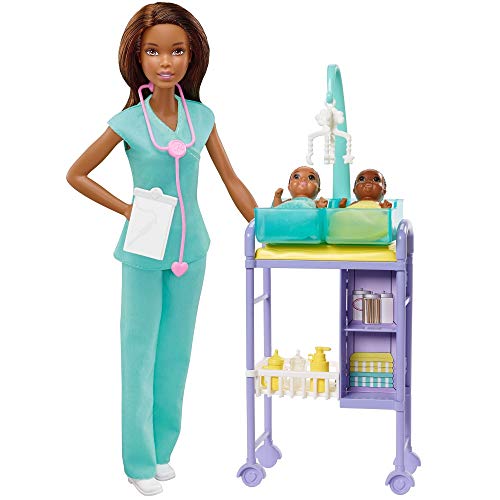 Barbie Quiero Ser pediatra, muñeca morena con bebés y accesorios (Mattel GKH24)