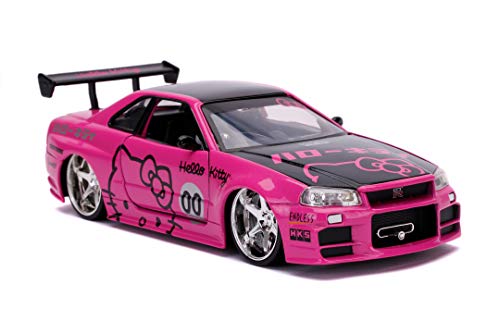 Jada Toys Nissan Skyline 253245003 2002 - Coche de Juguete para Nissan Skyline, Puertas Abiertas, Maletero y capó, Incluye Figura de Hello Kitty, Escala 1:24, Color Rosa