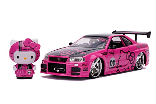 Jada Toys Nissan Skyline 253245003 2002 - Coche de Juguete para Nissan Skyline, Puertas Abiertas, Maletero y capó, Incluye Figura de Hello Kitty, Escala 1:24, Color Rosa