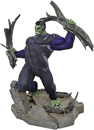 Diamond Select Toys: Marvel Gallery Avengers 4 - Tracksuit Hulk Deluxe PVC Diorama