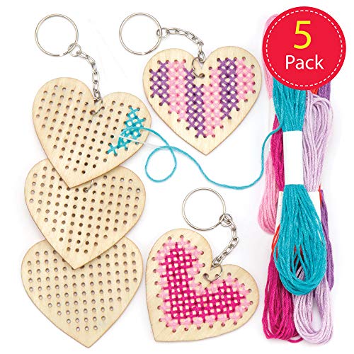 Baker Ross- Kits de llaveros de Madera con Forma de corazón para Punto de Cruz (Pack de 5) Que los niños Pueden Crear y Decorar para San Valentín y el Día de la Madre