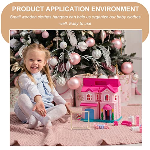 Muñeca en Miniatura Ropa Puesta de Perchero: Mini Abrigo Muñeca Muñeca Rack Miniatura Modelo Miniatura Decoración Muñeca de Madera Muebles Accesorios para Muñecas Suministros