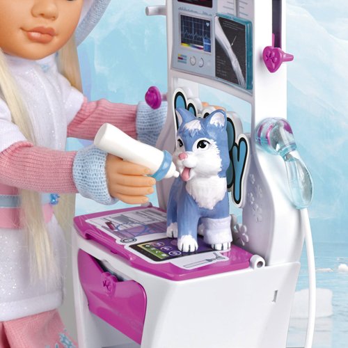 Nancy Rescate en la nieve, muñeca y accesorios (Famosa 700012727)