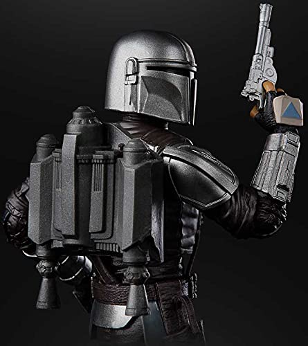 Star Wars Serie Negra - El mandaloriano - El mandaloriano está probado en combate y con labios estrechos, un impresionante cazador de dinero en una galaxia cada vez más peligrosa.